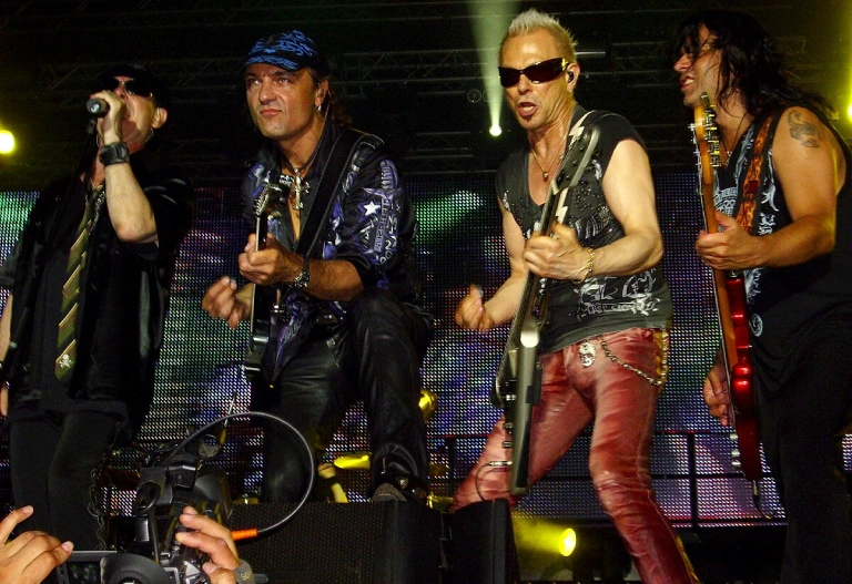 Trupa legendară Scorpions live în timpul unui concert – Restaurant Casa Dukov, orașul Kavarna